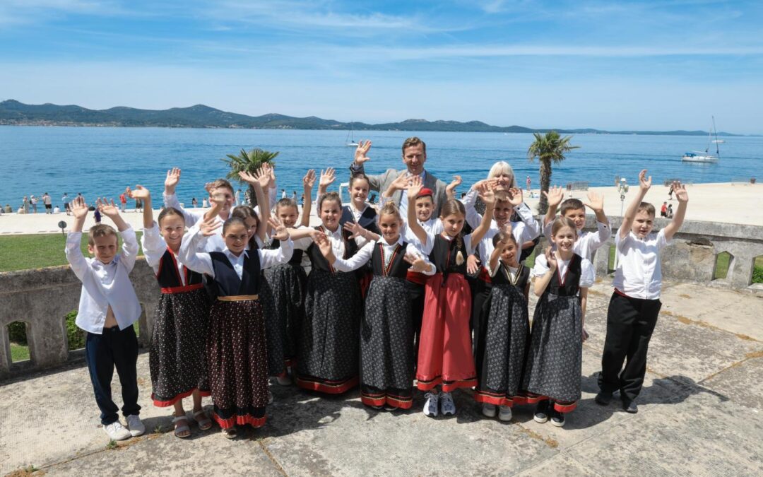 MALI ČUVARI TRADICIJE IZ PRIVLAKE U POSJETU ŽUPANU BILAVERU